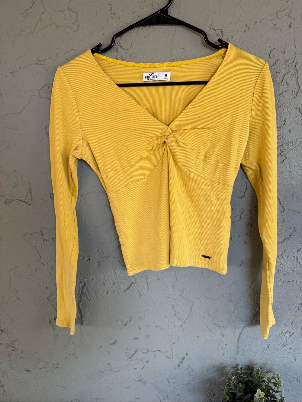 Hollister Women's Yellow Twist-Front Long Sleeve Top